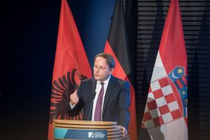 https://audiovisual.ec.europa.eu/en/photo/P-045401~2F00-07