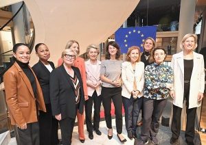 https://greece.representation.ec.europa.eu/news/isotita-ton-fylon-i-ee-spaei-ti-gyalini-orofi-hari-toys-neoys-stohoys-gia-tin-isorropi-ekprosopisi-2022-11-22_el